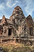 Ta Som temple - gopura of the first enclosure